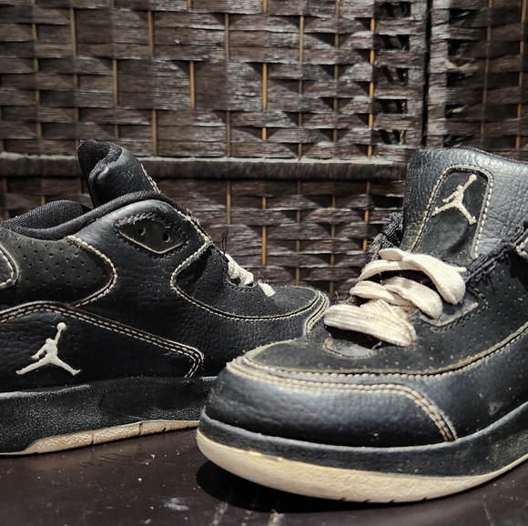Jordan high top shoes - Picture 3 of 9
